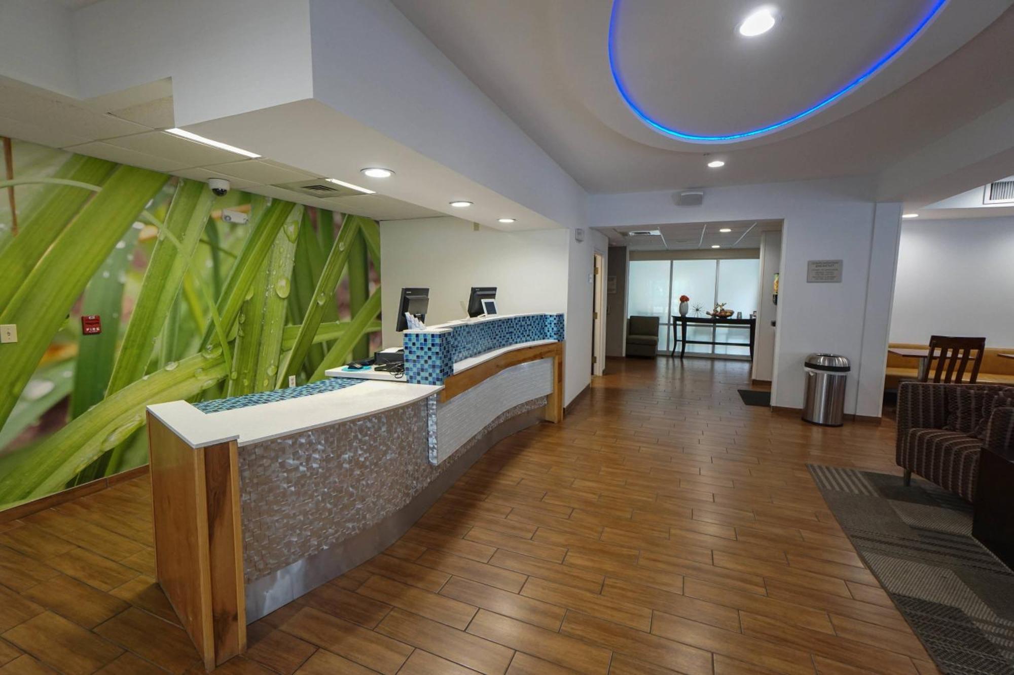 Springhill Suites By Marriott Savannah Midtown Exterior photo