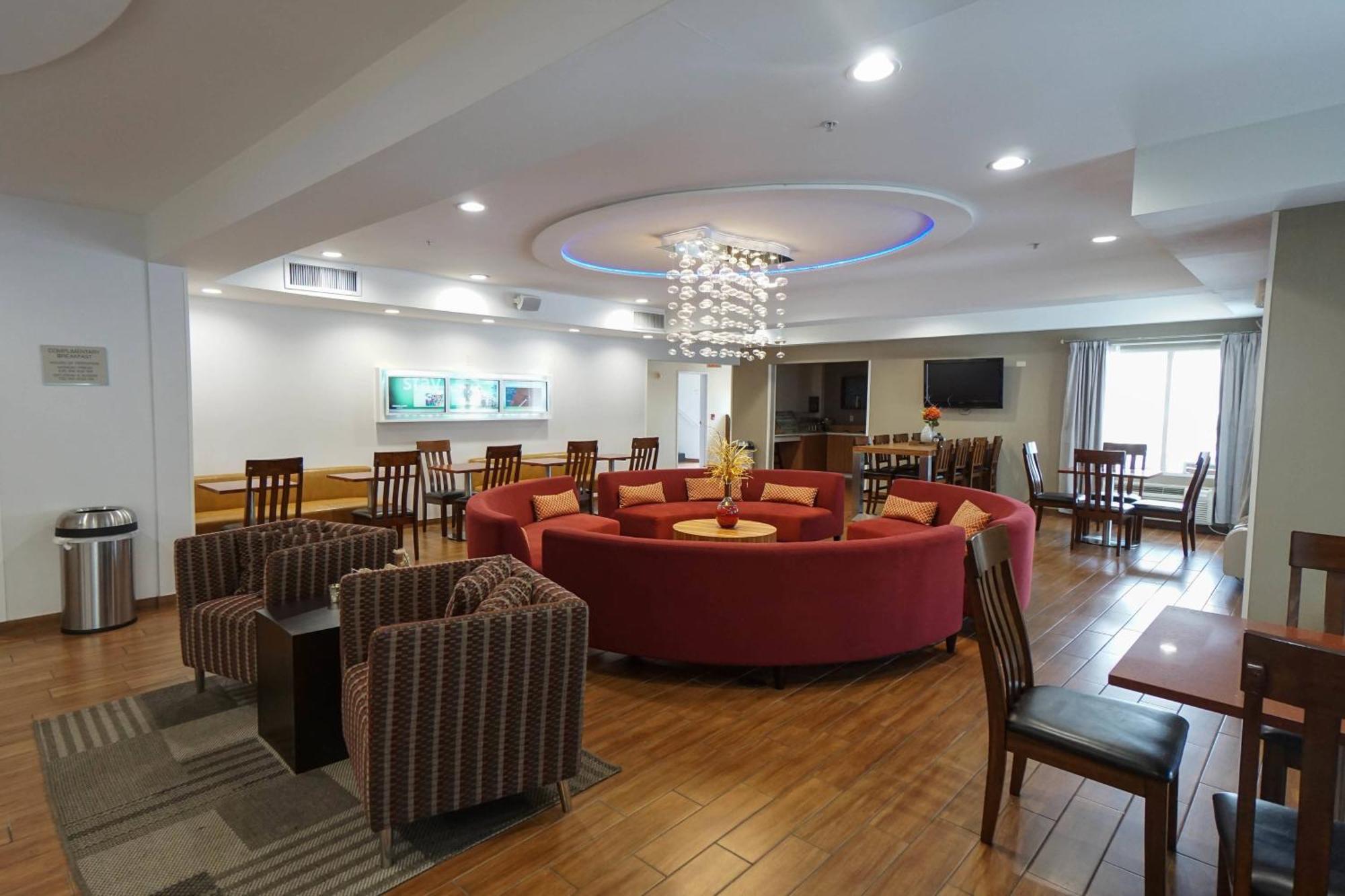 Springhill Suites By Marriott Savannah Midtown Exterior photo
