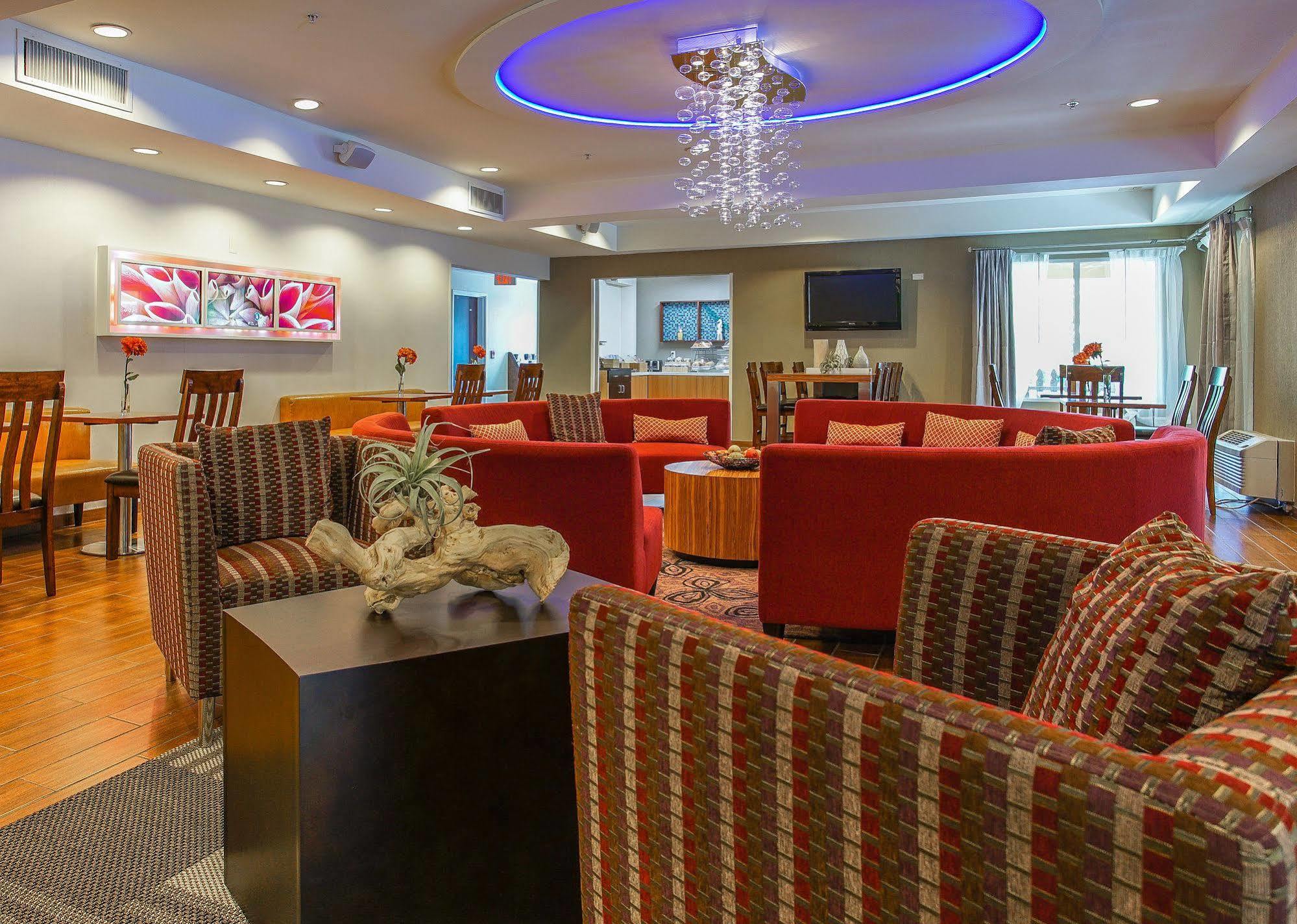 Springhill Suites By Marriott Savannah Midtown Exterior photo